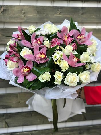 Букет цветов из: Розы и Хризантемы в Шенджий
