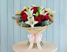 Букет цветов из:  Лилии и Розы в Шенджий
