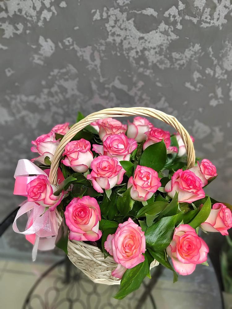 Цветочная композиция из Розы в корзине в Шенджий