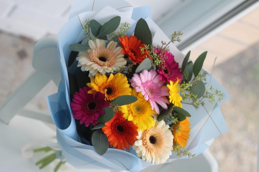 Букет цветов из: Герберы в Шенджий