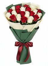 Букет Микс из красных и белых роз в Шенджий