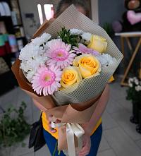 Букет цветов из:  Герберы, Розы и Хризантемы в Шенджий