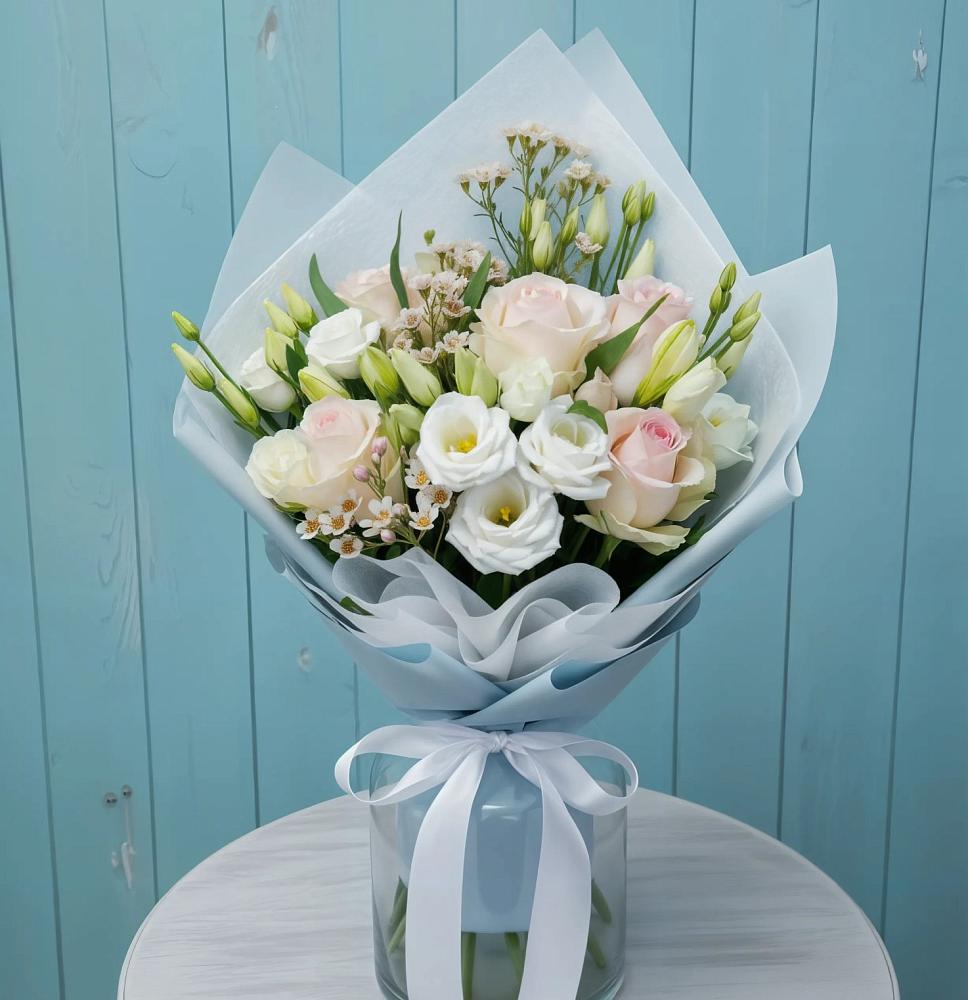 Букет цветов из: Розы и Лизиантусы в Шенджий