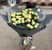 Букет Белые кустовые розы Солинеро в Шенджий