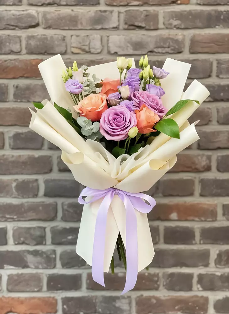 Букет цветов из: Лизиантусы и Розы в Шенджий