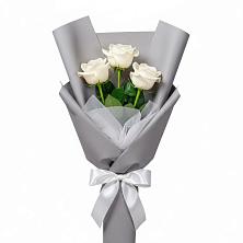 Букет 3 белые розы в Шенджий