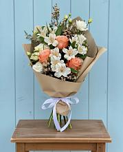 Букет цветов из:  Альстромерии, Лизиантусы, Розы и Хризантемы в Шенджий