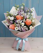 Букет цветов из:  Лизиантусы, Розы, Альстромерии и Гипсофила в Шенджий