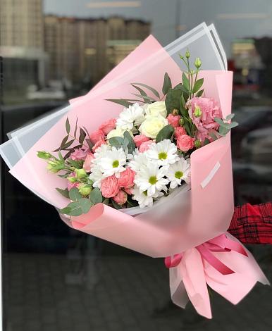 Букет цветов из: Розы, Лизиантусы и Хризантемы в Шенджий
