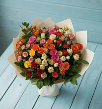 Букет Микс из разноцветных кустовых роз в Шенджий